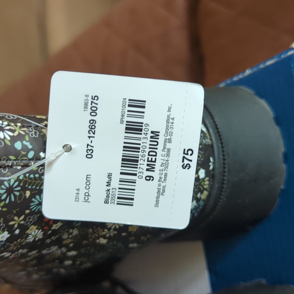 NWT Arizona Women's Falcon Black Multicolor Flat Heel Boots - Picture 6 of 7